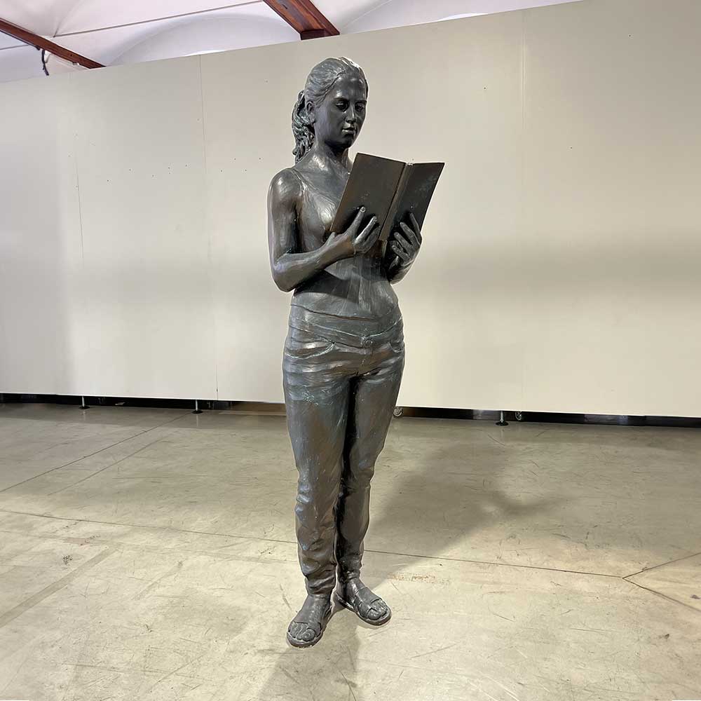 ANDREA READING